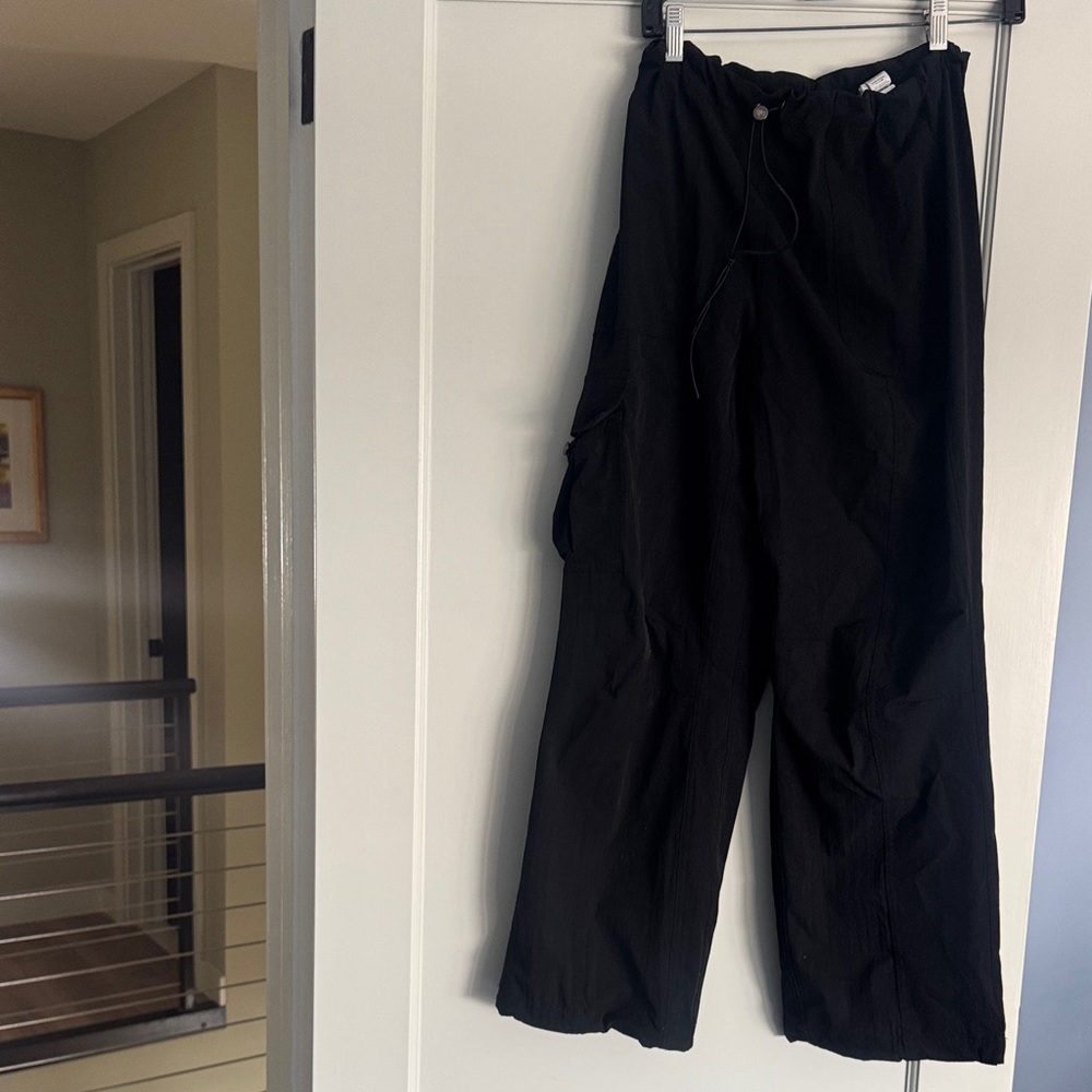 ALO Yoga: Low Rise Megastar Women’s Black Cargo Pants